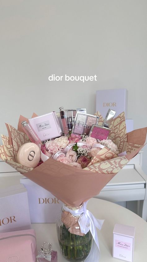 m ✨ (@PRADAXBBY) on X Dior Bouquet, Dior Flowers, Luxury Birthday Gifts, Korean Skin Care Secrets, Luxury Birthday, Gift Bouquet, Cute Birthday Gift, Gift Inspo, Dream Gift