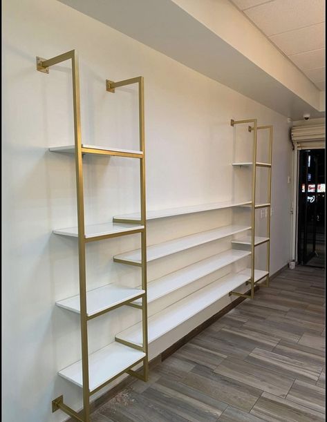 Store Shelves Design, Retail Store Interior Design, Clothing Store Interior, Decor Ideas Bedroom, Store Design Boutique, Retail Store Interior, Beauty Room Decor, Showroom Interior Design, Boutique Interior Design