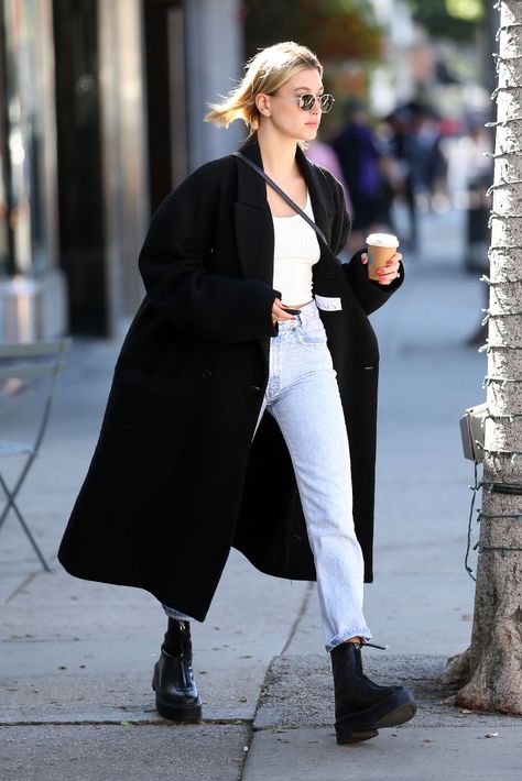 Hailey Baldwin out and about in Los Angeles, March 2, wearing mom jeans and The Row's chunky zippered boots. #haileybaldwin #haileybieber #streetstyle #therow #celebrityfashion Boots Casual Outfit, Outfits With Ankle Boots, Fashion Boots Outfits, Chunky Boots Outfit, Fashion Keywords, Fashion Overalls, Winter Mode Outfits, Black Boots Outfit, Boots Outfit Ankle