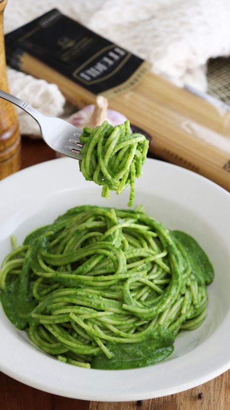 Cómo hacer Pesto a base de espinaca para disfrutar con un buen plato de pasta. Green Pasta, Pasta Al Pesto, Pasta Lover, Kale, Pesto, Sauce, Pasta, Healthy Recipes, Green