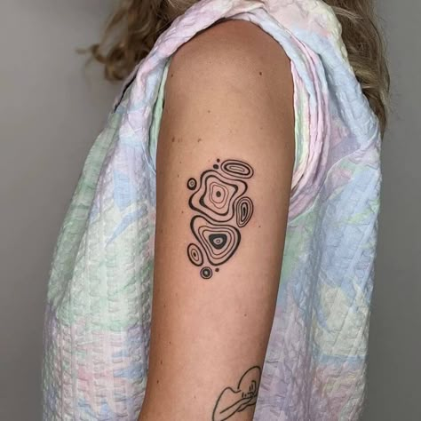 Hippie Sleeve Tattoo, Masc Tattoos For Women, Abstract Leg Tattoo, Abstract Tattoo Designs Minimalist, Fun Little Tattoos, Abstract Tattoo Arm, Abstract Tattoo For Women, Small Abstract Tattoo, Abstract Lines Tattoo