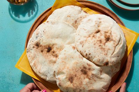 Arab Bread, Favorite Family Tradition, Food Recipes Asian, Middle Eastern Food Recipes, Eastern Food Recipes, Best Bread Recipes, Arabic Bread, Homemade Pita Bread, Savory Breads