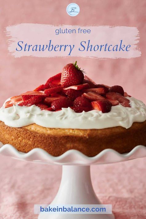 Gluten Free Shortcake Recipe, Strawberry Cake Aesthetic, Cake Recipe Strawberry, Gluten Free Shortcake, Gluten Free Strawberry Cake, Strawberry Cake Decorations, Gluten Free Strawberry Shortcake, Delicious Strawberry Cake, Strawberry Cake Recipe