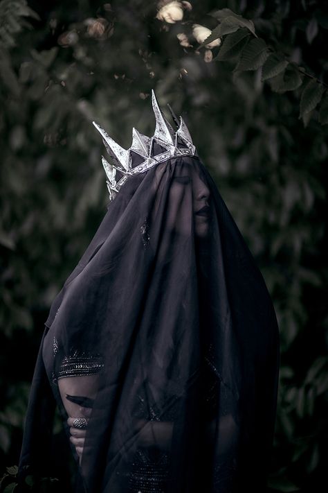 “Dark Queen” — Photographer: Mai Her – Mai Photography Model: Lucy Khang Princess Photography, Photography Dark, Lady Macbeth, Dark Queen, Queen Aesthetic, 얼굴 그리기, 다크 판타지, Fantasy Photography, Halloween Photoshoot