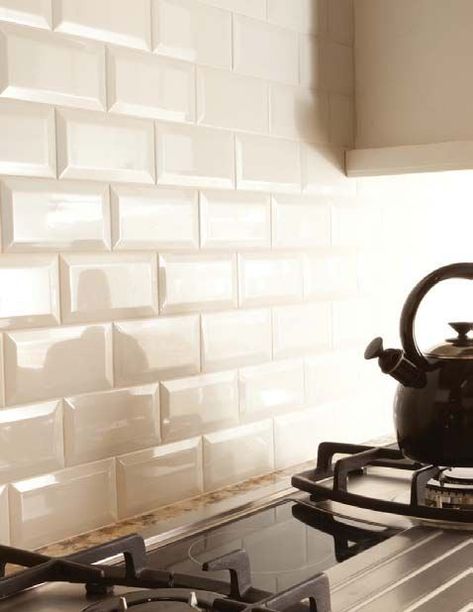 bevelled subway tile backsplash in a kitchen in a cream or off white colour Beveled Subway Tile Backsplash, Beveled Subway Tile, Subway Tiles Bathroom, White Subway Tile Backsplash, Subway Tile Kitchen, White Subway Tiles, Pretty Kitchen, Subway Tile Backsplash, Subway Tiles