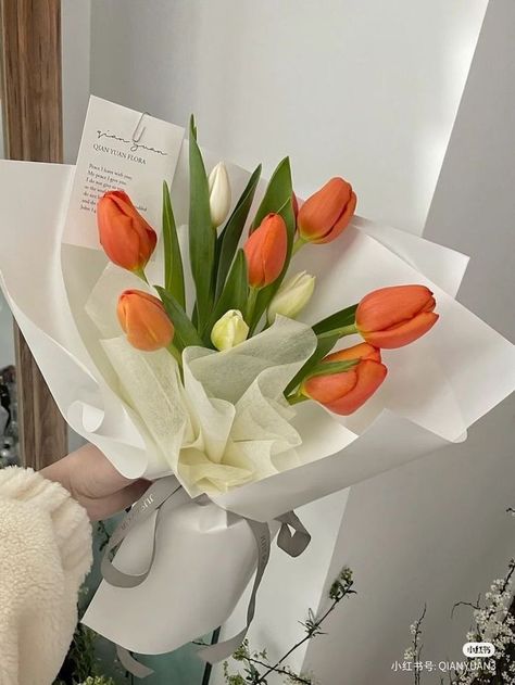 Study Vlog, Orange Bouquets, Birthday Wishes Flowers, Flower Bouquet Diy, Flower Box Gift, Boquette Flowers, Tulip Bouquet, Bouquet Wrap, Flowers Bouquet Gift