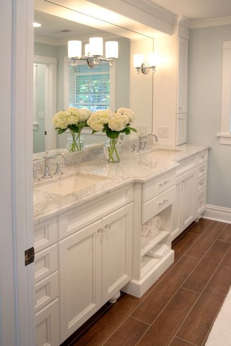 double sink marble top. love the towel storage. Classic White Bathrooms, Makeover Kamar Mandi, His And Hers Sinks, Bilik Air, Cottage Bathroom, Bad Inspiration, Master Bath Remodel, Bathroom Redo, Dream Bathrooms