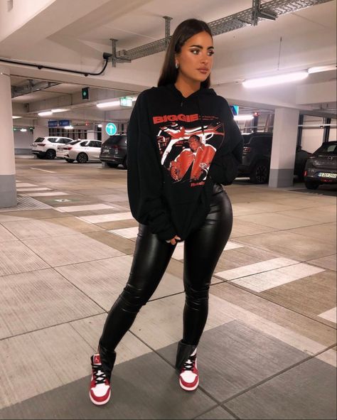 Instagram Baddie Outfit, Outfit Ideas Vacation, Baddie Outfit Ideas, Faux Leather Pants Outfit, Letter Portrait, Jordans Outfits, Lederhosen Outfit, Hoodies Style, Panda Dunks