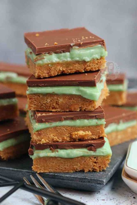 Mint Slice! - Jane's Patisserie Recipes With Mint, Mint Brownies Recipe, Peppermint Slice, Mint Slice, Custard Cake Recipes, Candy Bar Recipe, Janes Patisserie, No Bake Lemon Cheesecake, Mint Brownies