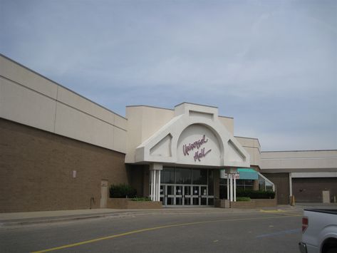 Universal Mall 1980s Mall, Sketch Figures, Mall Photos, Mall Aesthetic, Warren Michigan, Abandoned Malls, Dead Malls, Detroit Rock City, Vintage Mall