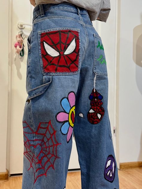 Things To Do With Jeans, Spider Man Jeans, Spiderman Clothes Aesthetic, Jeans Sewing Ideas, Painted Shirts Aesthetic, Spiderman Shirt Outfit, Spiderman Outfit Women, Spiderman Fits, Spiderman Outfit Ideas