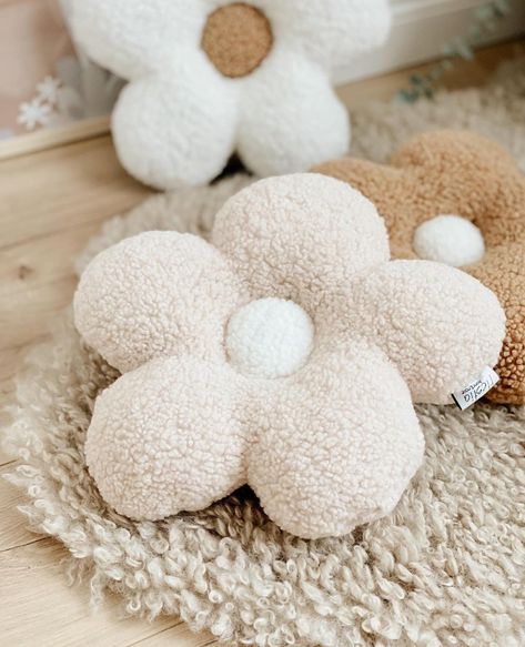 Daisy Pillow #flowerpillow #nurserydecoration #kidsroominspiration #kidsroom #livingroomdecor #creampillow #whitepillow #brownpillow #uniqecushion Daisy Pillow, Daisy Pillows, Cream Pillows, Kids Room Inspiration, Brown Pillows, Pillows Flowers, Flower Pillow, Embroidery Fashion, White Pillows