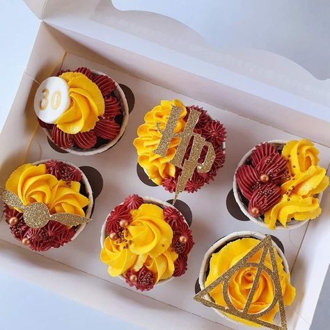 Harry Potter Wedding Cupcakes, Harry Potter Birthday Cupcakes, Harry Potter Cupcakes Ideas, Harry Potter Muffins, Cupcakes Harry Potter, Harry Potter House Decor, Postres Aesthetic, Harry Potter Desserts, Harry Potter Cupcakes