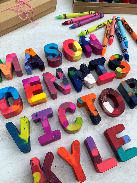 Crayon Names, Melt Crayons, Downstairs Ideas, Easter Crayons, Crayon Letter, Crayon Gifts, Diy Crayons, Alphabet Gifts, Classroom Hacks