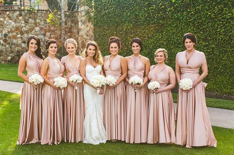 Rosewood pink twobirds Bridesmaid dresses | A real wedding featuring our multiway, convertible, twist wrap dresses | Completely chic and white classic weddings with a contrast of blush for a summer affair have a way to our heart, add an MLB player and gorgeous bride. Carolyn Bessette Wedding Dress, Bridesmaids Poses, Twobirds Bridesmaid Dresses, Ombre Bridesmaid Dresses, Bridesmaid Dresses Red Long, Classic Weddings, Anniversary Dress, Beach Wedding Guests, Cheap Gowns