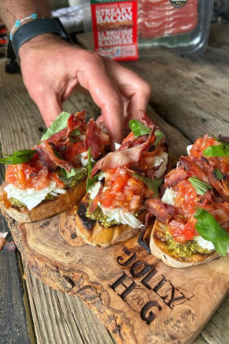 This British Bacon mozzarella bruschetta recipe is a delicious BBQ canape to try this Summer. It's one of our favourite BBQ recipes for a crowd or easy BBQ food ideas. Bruschetta with mozzarella is always a winner in our eyes and adding our BBQ British bacon to this is even better. Try this recipe for more BBQ snack recipes or BBQ lunch ideas. Perfect with our streaky bacon.  #bruschetta #BBQ #UKBBQ #britishbacon #streakybacon #bbqrecipe #bbqfood #mozzarella #canape Simple Bbq Ideas, Easy Bbq Food Ideas, Bbq Lunch Ideas, Easy Bbq Food, Bbq Recipes For A Crowd, Bruschetta Recipe Easy, Bacon Bruschetta, Bruschetta With Mozzarella, Bbq Food Ideas