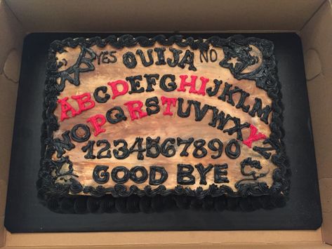 Ouija board birthday cake          ❤️🖤☠️🖤❤️ Ouija Board Cake, Ouija Board Birthday Cake, Ouija Board Charcuterie, Aesthetic Ouija Board, Cute Ouija Board, Scary Halloween Cakes, Horror Cake, Spirit Board Ouija Vintage, Scary Cakes