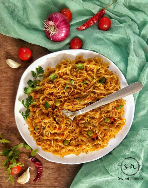 Maggi Maggi Photography, Tasty Food, Pad Thai, Food Photography, Yummy Food, Ethnic Recipes, Photography, Quick Saves