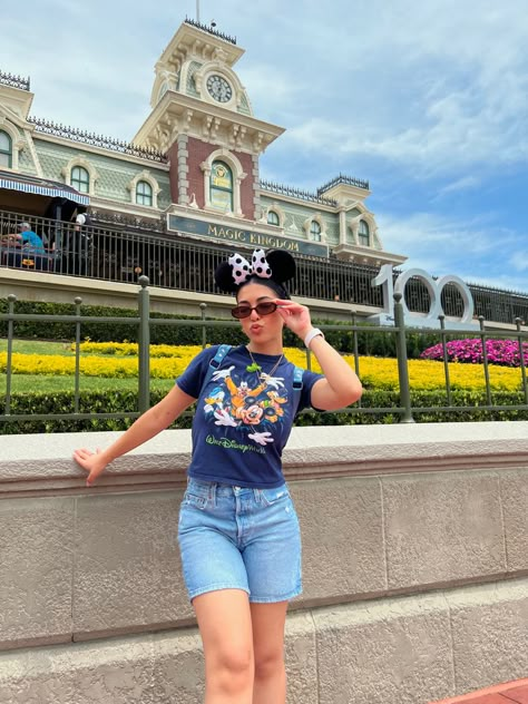 Disneyworld Outfit Women, Disneyland Aesthetic Outfit, Disney Outfits Women Summer, Disneyworld Outfit, Mouse Standing, Magic Kingdom Outfit, Disneyland Aesthetic, Disney Park Outfit, Disney Poses