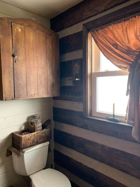 Fireplace Smear, Bathrooms Country, Country Primitive Bathroom, Primitive Bathroom Ideas, Prim Bedrooms, Country Mirror, Country Bathroom Ideas, Primitive Bathroom Decor, Primitive Bathroom