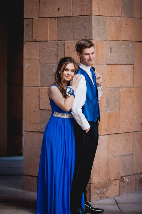 Couples Prom Outfits, Couples Prom, Prom Photography, Royal Blue Prom Dresses, Prom Couples, Couple Dress, Prom Poses, Senior Prom, Cute Couple Quotes