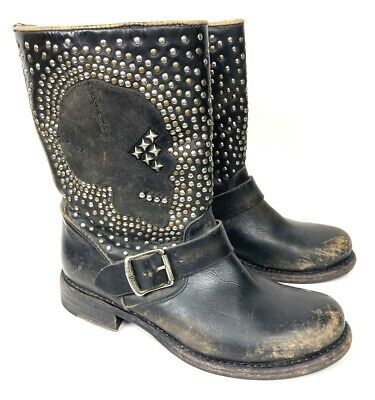 (eBay) FRYE Jenna Women 6 Distressed Leather Studded Skull Short Pull On Motor Boots Cowpunk Fashion, Studed Boots, Eclectic Grunge, Short Clothes, Skull Boots, Studded Shoes, Boots Vintage, Vintage Heels, Factory Design