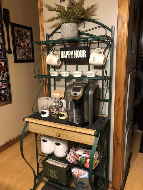 Bakers Rack Decorating Ideas Kitchen, Bakers Rack Decorating Ideas, House Coffee Station, Bakers Rack Coffee Bar Ideas, Tea Cart Decor, Bakers Rack Coffee Bar, Bakers Rack Decorating, Coffee Tea Corner, Barista Recipe