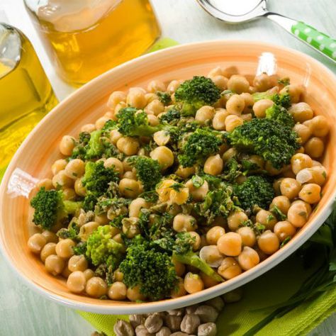 Fantasia di ceci e broccoli - Ricette light - Melarossa Healthy Takeaway, Recipe With Broccoli, Indian Salads, Fish Roe, How To Cook Broccoli, Parmesan Recipes, Cous Cous, Broccoli Salad, Broccoli Recipes