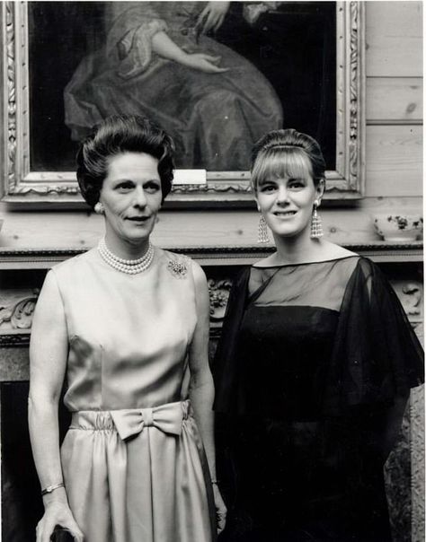 Camilla with her late mother Rosalind Shand in 1965. She passed away 25 years ago in 1994... Last Ball, First Joker, Camila Parker, Prince Charles And Diana, Katherine Schwarzenegger, Miss Teen Usa, Rumer Willis, Bone Diseases, Prince Charles And Camilla