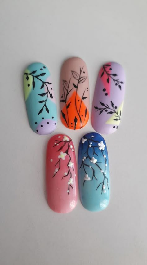 Drawing On Nails, Acrylic Leaves, Fancy Nail Art, Boho Nails, Nail Drawing, Abstract Nail Art, Floral Nail Designs, Nail Art For Beginners, Subtle Nails