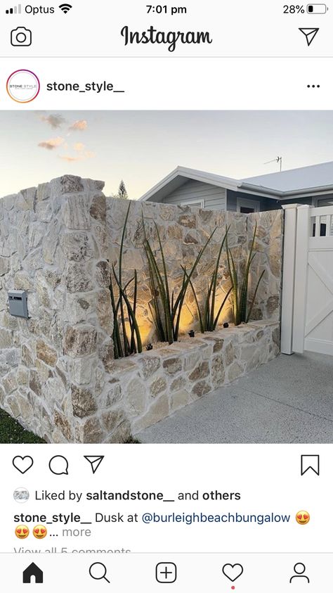 Driveway Wall Ideas Entrance, Stone Courtyard Wall, Modern Stone Wall Outdoor, Property Wall Ideas, Stucco Fence Wall Modern, Stone Wall Backyard, Stone Wall Outdoor Fence, Stone Wall Design Outdoor, Stone Fence Wall