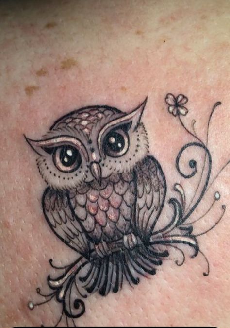 White Owl Tattoo, Simple Owl Tattoo, Baby Owl Tattoos, Owl Tattoo Meaning, Owl Tattoo Sleeve, Owl Tattoo Drawings, Cute Owl Tattoo, Tattoos Mandala, Owl Tattoo Design