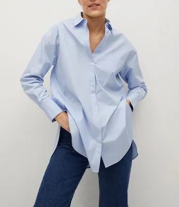 Oversized Button Downs: A Cool, Wearable Trend for BetterAfter50's Oversized Poplin Shirt, Blue Jean Outfits, Cotton Shirts Women, Parisian Women, Simple Summer Outfits, French Girls, Garment Labels, Fashion People, Red Outfit