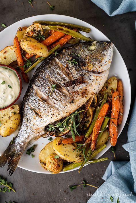 Fish On The Grill, Dill Yogurt Sauce, Gastronomic Food, Mediterranean Fish, Food Magic, Fish And Vegetables, Roast Fish, Carrots And Green Beans, Whole Fish