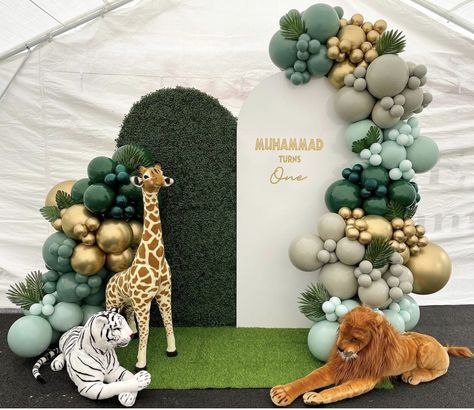 Safari Backdrop Ideas, Safari Backdrop Jungle Theme, Jungle Theme Backdrop, Wild One Backdrop, Safari Backdrop, Safari Theme Birthday Party, Safari Birthday Party Decorations, Safari Baby Shower Boy, Panel Walls