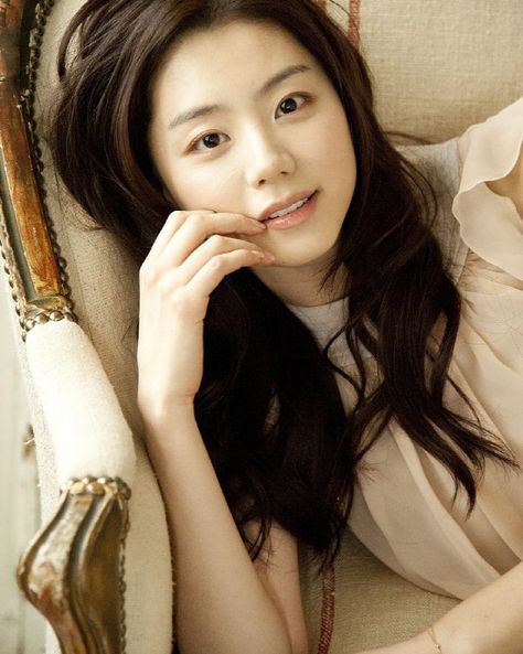 Actress Park Soo Jin confirms casting in tvN’s upcoming drama, ‘Flower Boy Next Door’ Park Soojin, Park Soo Jin, Boys Before Flowers, Jin Photo, Boy Next Door, Watch Korean Drama, Flower Boy, Kim Joon, Soo Jin