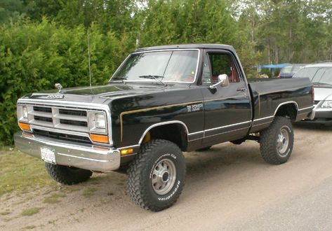 1986 Dodge W100 4X4 | Owner Tom & Lori Leland's NBAAC Passam… | Flickr D150 Dodge, Dodge Ram Power Wagon, Dodge Pickup Trucks, Old Dodge Trucks, Cummins Trucks, Dodge Pickup, Lowered Trucks, Vintage Pickup Trucks, Dodge Rams