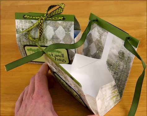 The Efficient Crafter: How to Make a Mini Gift Box  (8.22.14) Fancy Gift Wrapping, Gift Packing Ideas, Wrap A Present, Ideas New Year, Gift Wrapping Christmas, Paper Purse, Packing Ideas, Mini Gift, Gift Packing