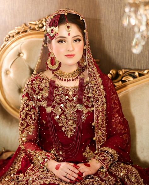 Traditional dress ideas Pakistani Bridal Makeup, Red Bridal Dress, Latest Bridal Dresses, Bridal Dresses Pakistan, Bridal Outfit, Bridal Dress Fashion, Pakistani Bridal Dresses, Simple Pakistani Dresses, Beautiful Dress Designs