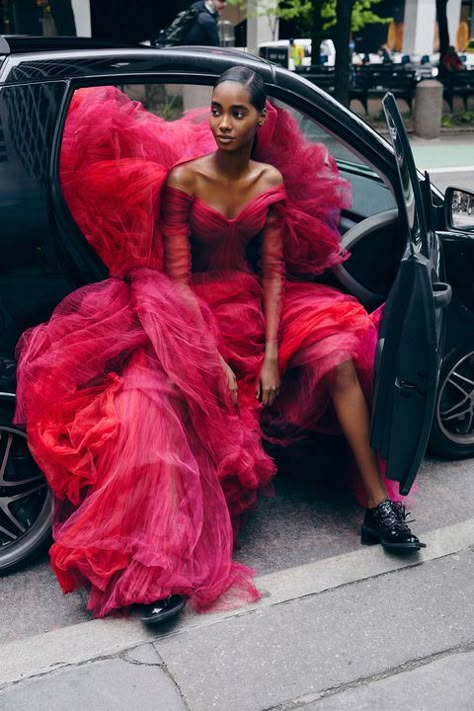 Tulle gown, Zac Posen. Brogues, Simone Rocha. Tami Williams, Cotillion Dresses, Valentino Gowns, Mode Editorials, Elle Us, Tim Walker, Peter Lindbergh, Spring Couture, Taffeta Dress