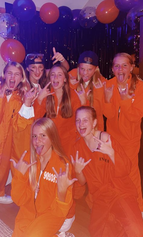 Prisoner Costume, Best Friend Halloween Costumes, Halloween Costumes For Teens, Halloween Outfit, Girl Costumes, Halloween Ideas, Halloween Outfits, Costume Ideas, Halloween Costume