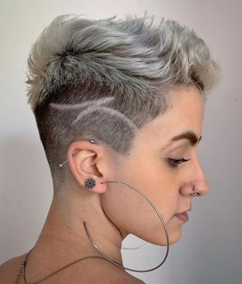 Short Ash Blonde Hairstyle with Undercut Hairstyle With Undercut, Undercut Long Hair, Undercut Designs, Undercut Styles, Blonde Hairstyle, Nape Undercut, Shaved Undercut, Undercut Women, Hair To One Side