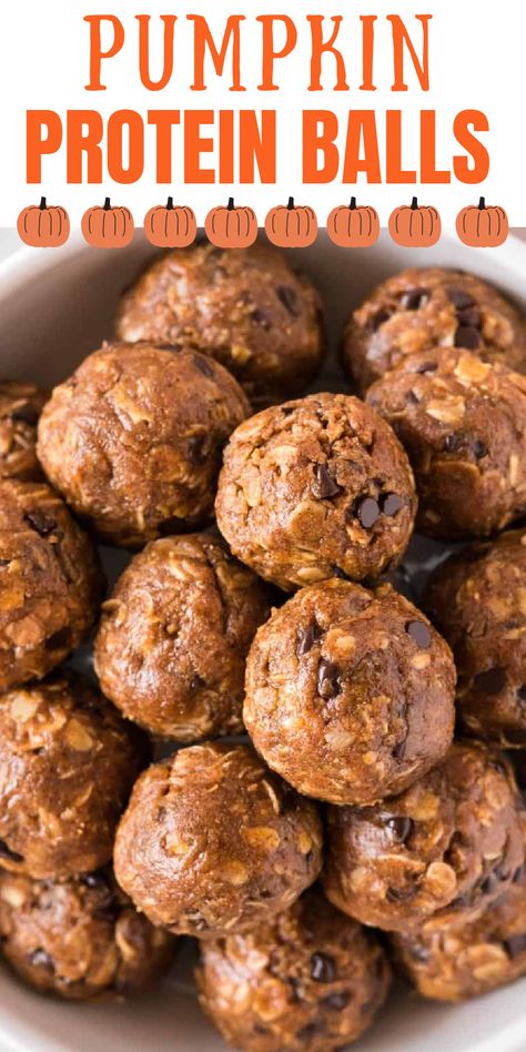 These no bake pumpkin protein balls taste like little bites of pumpkin spice cookie dough! Easy to make and make a great healthy snack for fall! Protein Balls Weight Watchers, Pumpkin Cookie Dough Bites, Protein Balls Pumpkin Spice, Pumpkin Things To Bake, Easy Pumpkin Protein Balls, Protein Balls For Toddlers, Pumpkin Oat Bites, Pumpkin Cookie Balls, Pumpkin Yogurt Bites