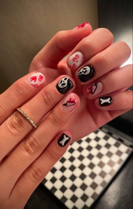 Halloween Design Short Nails, Horror Nail Art Short, Halloween Nails Short Ghost Face, Cartoon Nail Art Short Nails, Horror Themed Nails Short, Short Nail Halloween Ideas, Horror Nails Halloween Short, Creepy Nails Design, Halloween Manicure Ideas For Short Nails