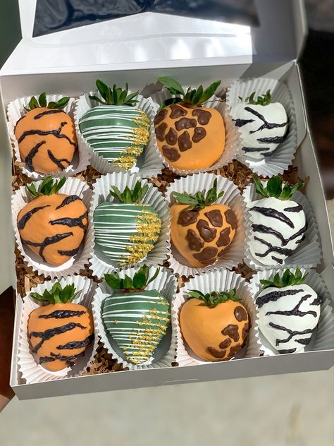 Wild One Chocolate Covered Strawberries, Safari Themed Strawberries, Jungle Theme Strawberries, Animal Theme Dessert Table, Safari Theme Chocolate Covered Pretzels, Jungle Safari Dessert Table, Safari Birthday Party Cake Table, Jungle Theme 30th Birthday Party, Jungle Theme Sweet Table