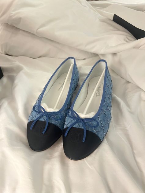 Chanel Denim Ballet Flats, Denim Chanel Flats, Chanel Flats, Denim Flats, Trendy Heels, Basic Girl, Blue Flats, Ballerina Shoes, Trendy Sneakers