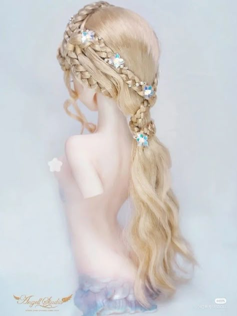 Royal Hairstyles Princesses, Royal Hairstyles, Golden Princess, Lady Lovely Locks, Medieval Hairstyles, Fantasy Hair, Princess Hairstyles, Braided Hair, Hair Dye Colors