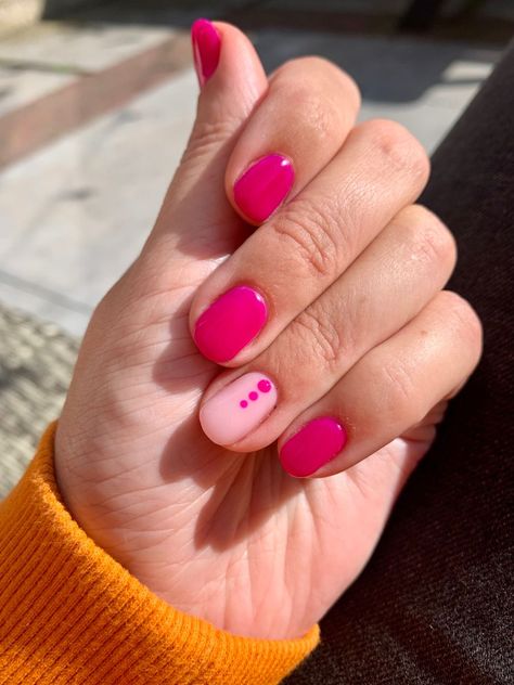 Sapphire pink & blushed pink rubberbase Cute Shalac Nails, Pink Nail Manicure, Magenta Short Nails, Pink Nails Dots, Nails Inspiration Hot Pink, Cute Polka Dot Nails, Summer Biab Nails Short, Pink Shellac Nails Designs, Pink Gellac Nailart