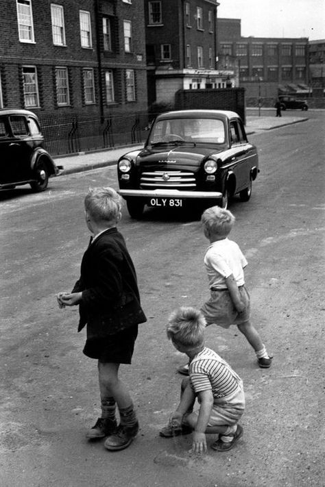 Summer 1954: Kids out of school wreak havoc on the streets of London 1950s Kids, Entitled Kids, London Kids, Book Thief, Street Image, Streets Of London, Children Playing, Street Kids, Global Citizen