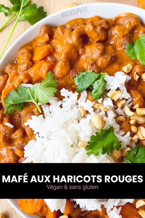 Je vous propose aujourd'hui une idée de recette healthy, facile et rapide à base de haricots rouges. Il s'agit d'un mafé sénégal servi avec du riz. Le mafé est une sauce composée de beurre de cacahuète, de sauce tomate et de bouillon. La recette n'est pas seulement végétarienne, elle est aussi vegan, sans gluten et sans lactose ! Mafe Recipe, Plat Healthy, Menu Healthy, Plats Healthy, Recipe Vegetarian, Sans Gluten Sans Lactose, Global Cuisine, Sauce Tomate, Happy Foods